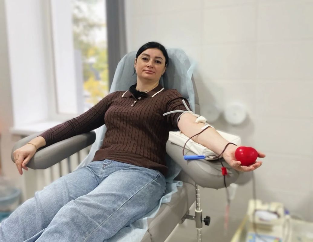 В День освобождения Мелитополя от немецко-фашистских захватчиков сотрудники администрации Мелитопольского муниципального округа стали донорами крови В День освобождения Мелитополя от немецко-фашистских захватчиков сотрудники администрации Мелитопольского муниципального округа стали донорами крови
