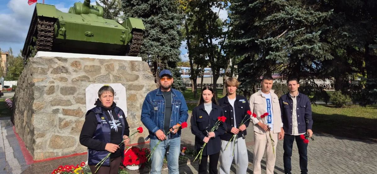 Актив РО ЛДПР Запорожской области почтил память освободителей Мелитополя Актив РО ЛДПР Запорожской области почтил память освободителей Мелитополя