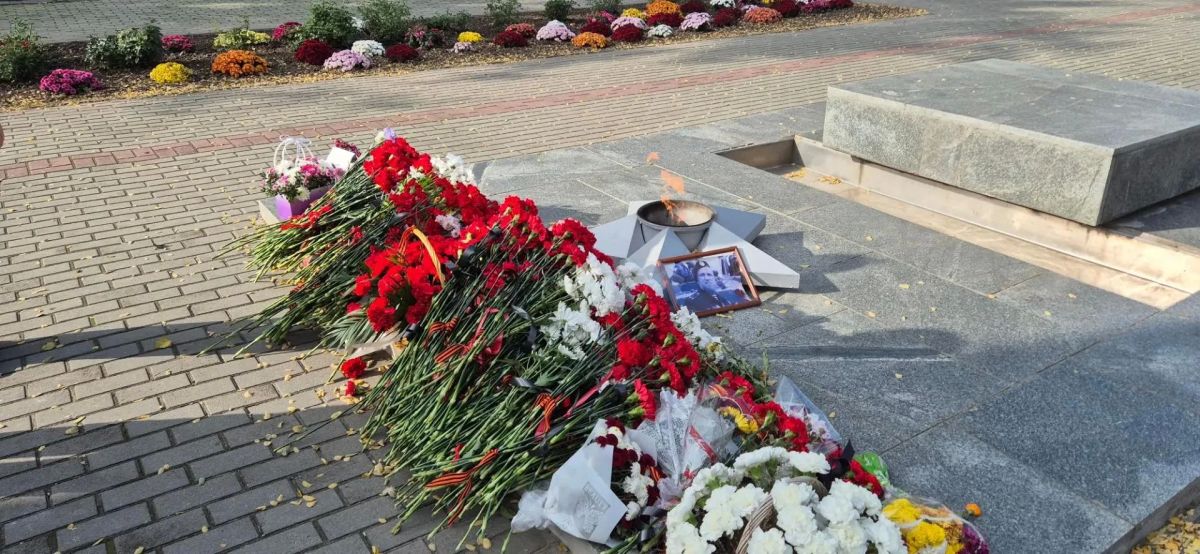 Актив РО ЛДПР Запорожской области почтил память освободителей Мелитополя