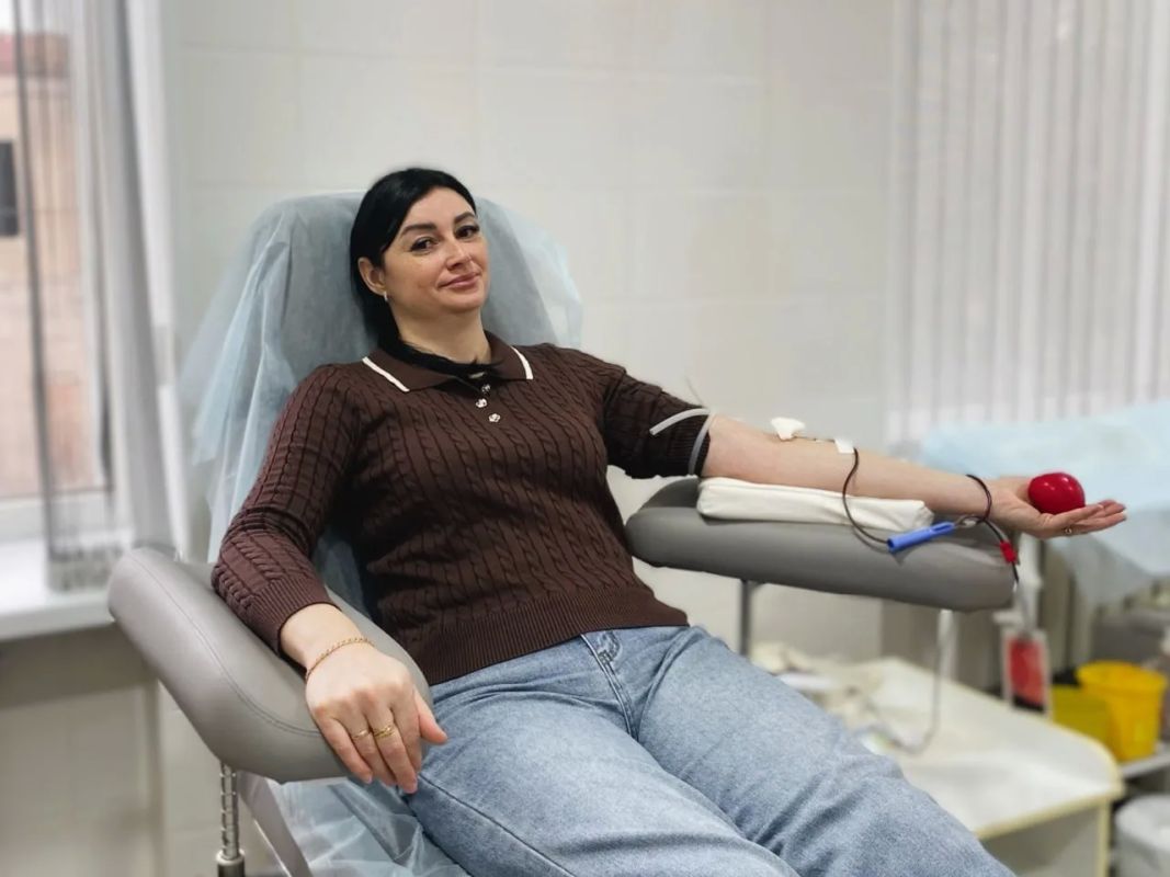 В День освобождения Мелитополя от немецко-фашистских захватчиков сотрудники администрации Мелитопольского муниципального округа стали донорами крови В День освобождения Мелитополя от немецко-фашистских захватчиков сотрудники администрации Мелитопольского муниципального округа стали донорами крови