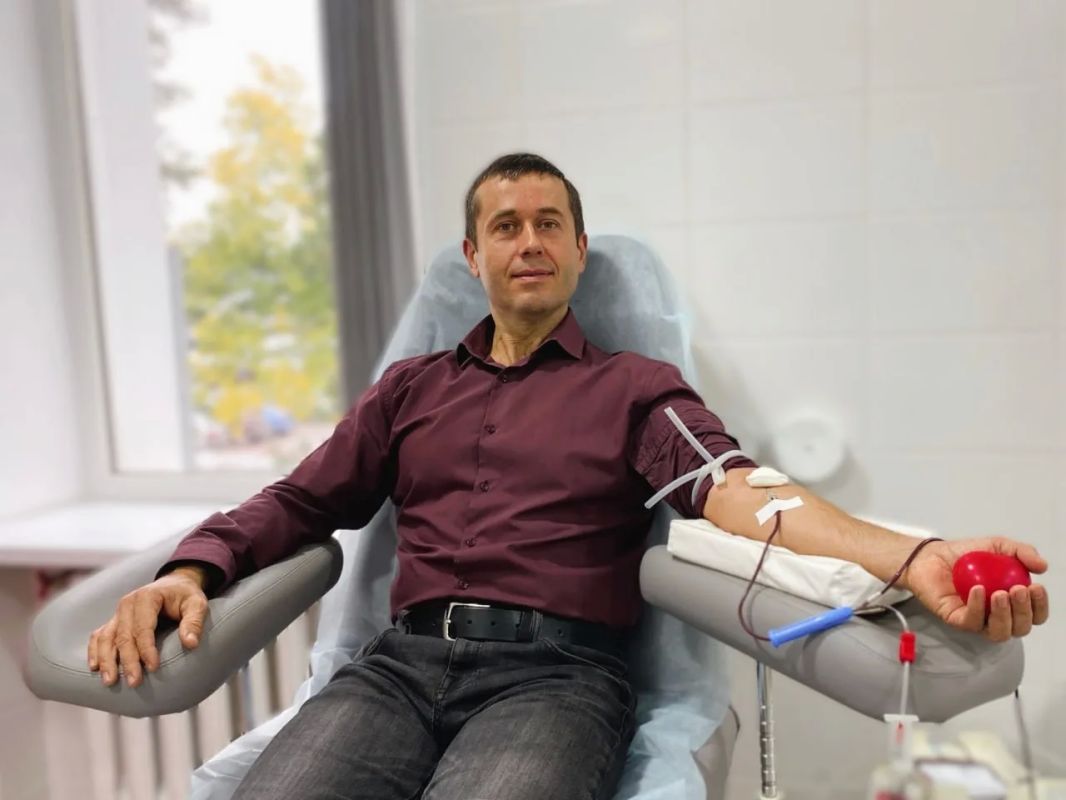 В День освобождения Мелитополя от немецко-фашистских захватчиков сотрудники администрации Мелитопольского муниципального округа стали донорами крови В День освобождения Мелитополя от немецко-фашистских захватчиков сотрудники администрации Мелитопольского муниципального округа стали донорами крови