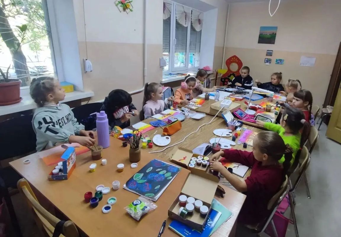 «Осенние краски»: выставка детских рисунков «Осенние краски»: выставка детских рисунков