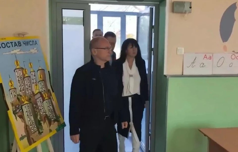 Кириенко посетил обновлённую после капремонта школу №13 в Мелитополе