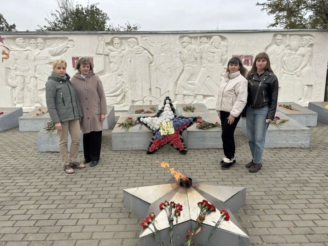 В Акимовке прошли памятные мероприятия, посвящённые освобождению посёлка в 1943 году В Акимовке прошли памятные мероприятия, посвящённые освобождению посёлка в 1943 году