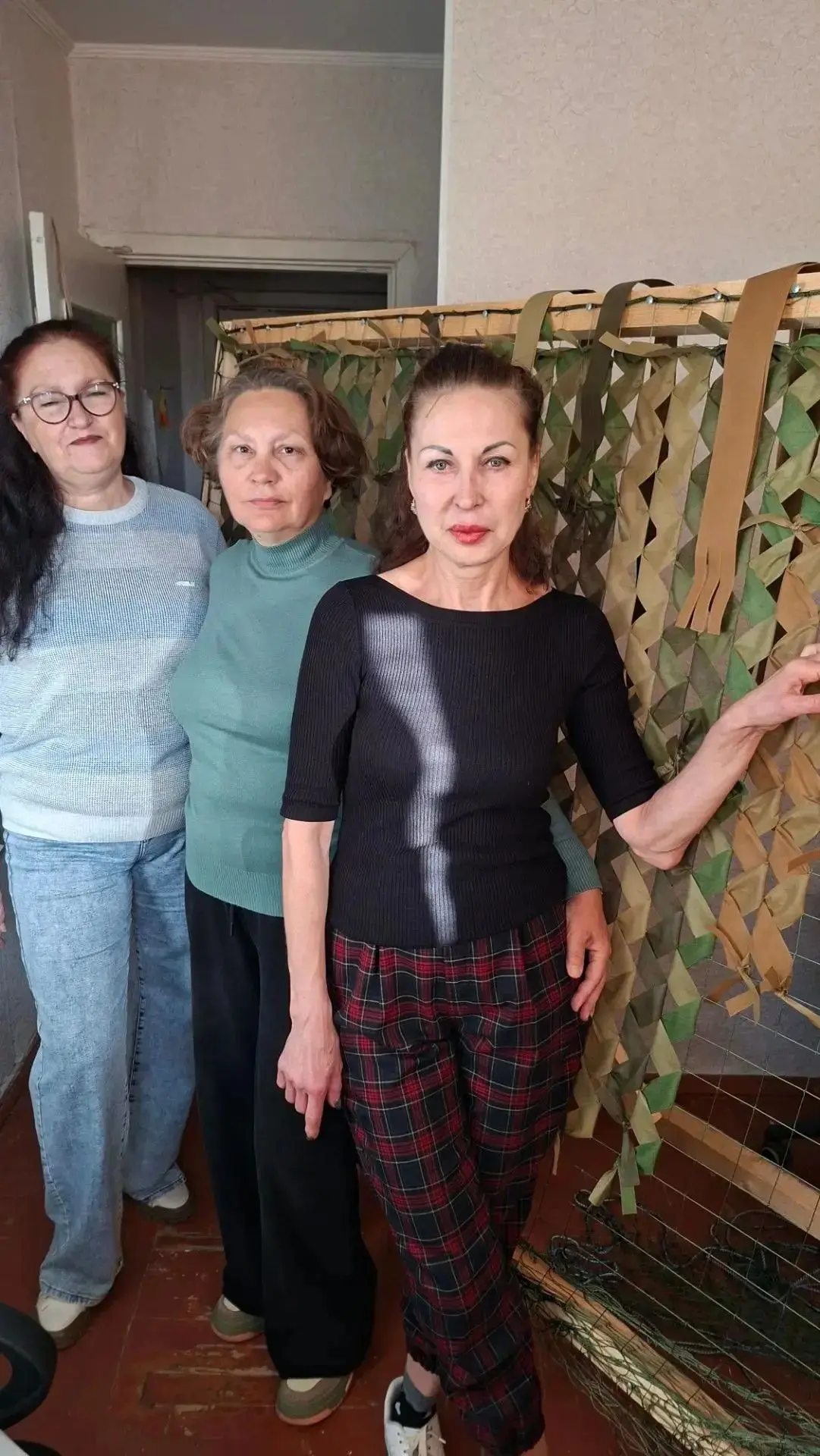 Актив партии в Васильевском округе подготовили маскировочные сети и собрали помощь для нуждающихся