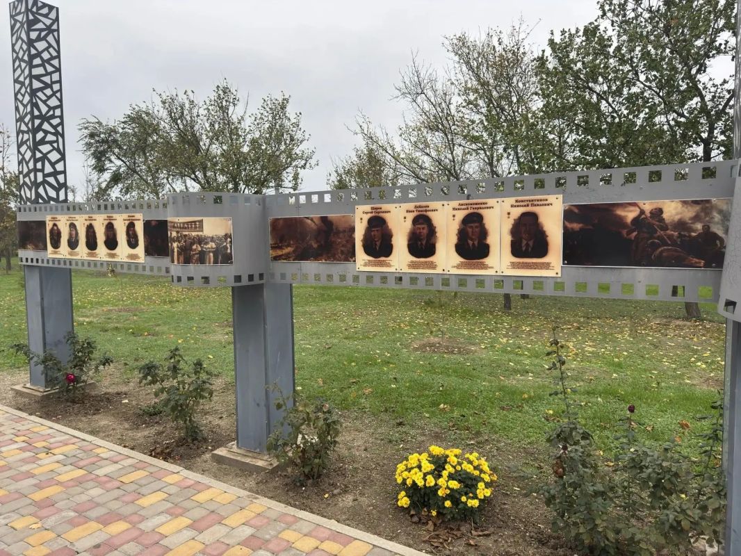 В Акимовке прошли памятные мероприятия, посвящённые освобождению посёлка в 1943 году В Акимовке прошли памятные мероприятия, посвящённые освобождению посёлка в 1943 году