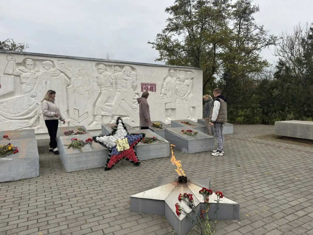 В Акимовке прошли памятные мероприятия, посвящённые освобождению посёлка в 1943 году В Акимовке прошли памятные мероприятия, посвящённые освобождению посёлка в 1943 году